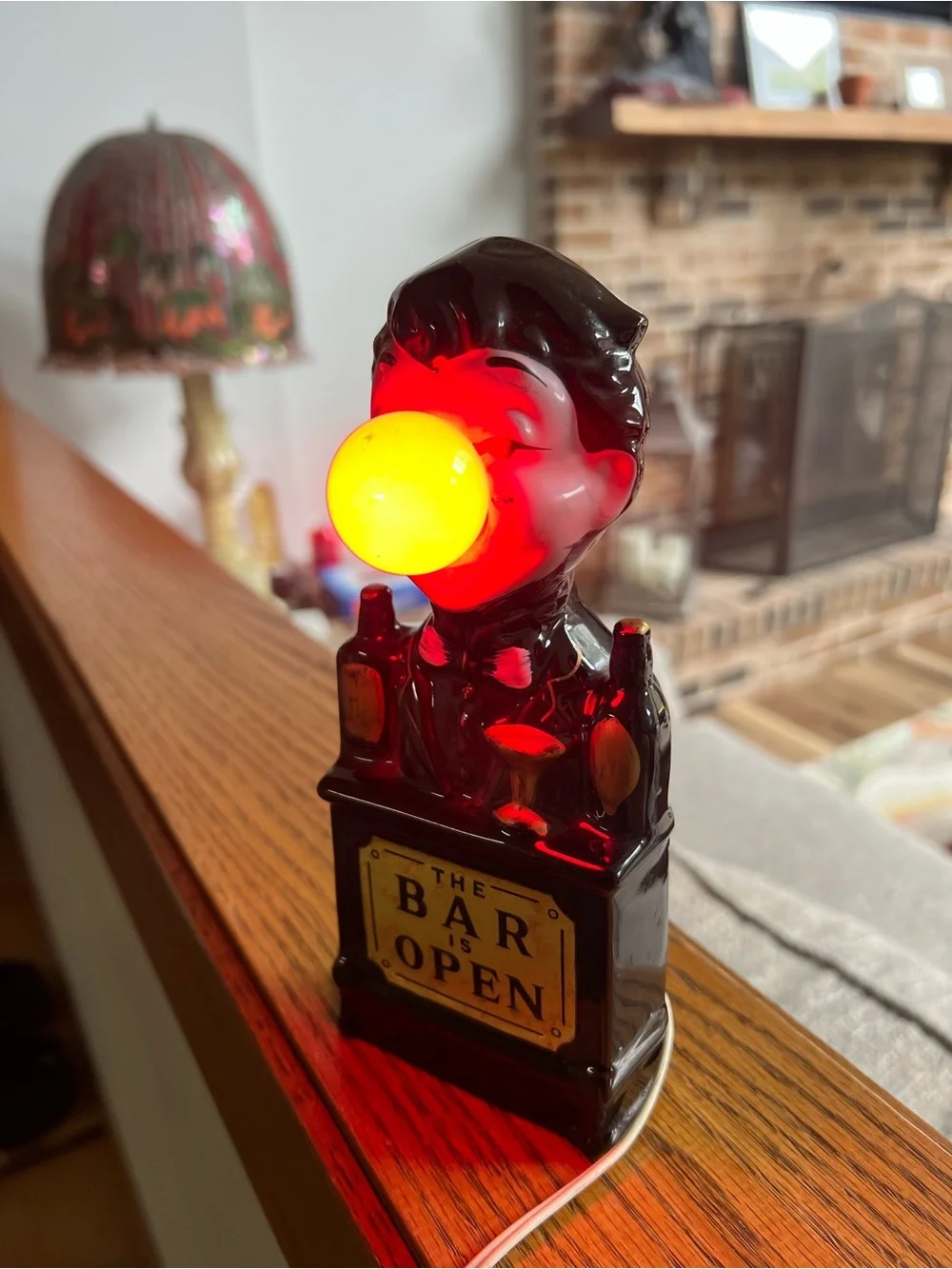 Vintage-Style Ceramic Bartender Lamp - Black with Red Accent